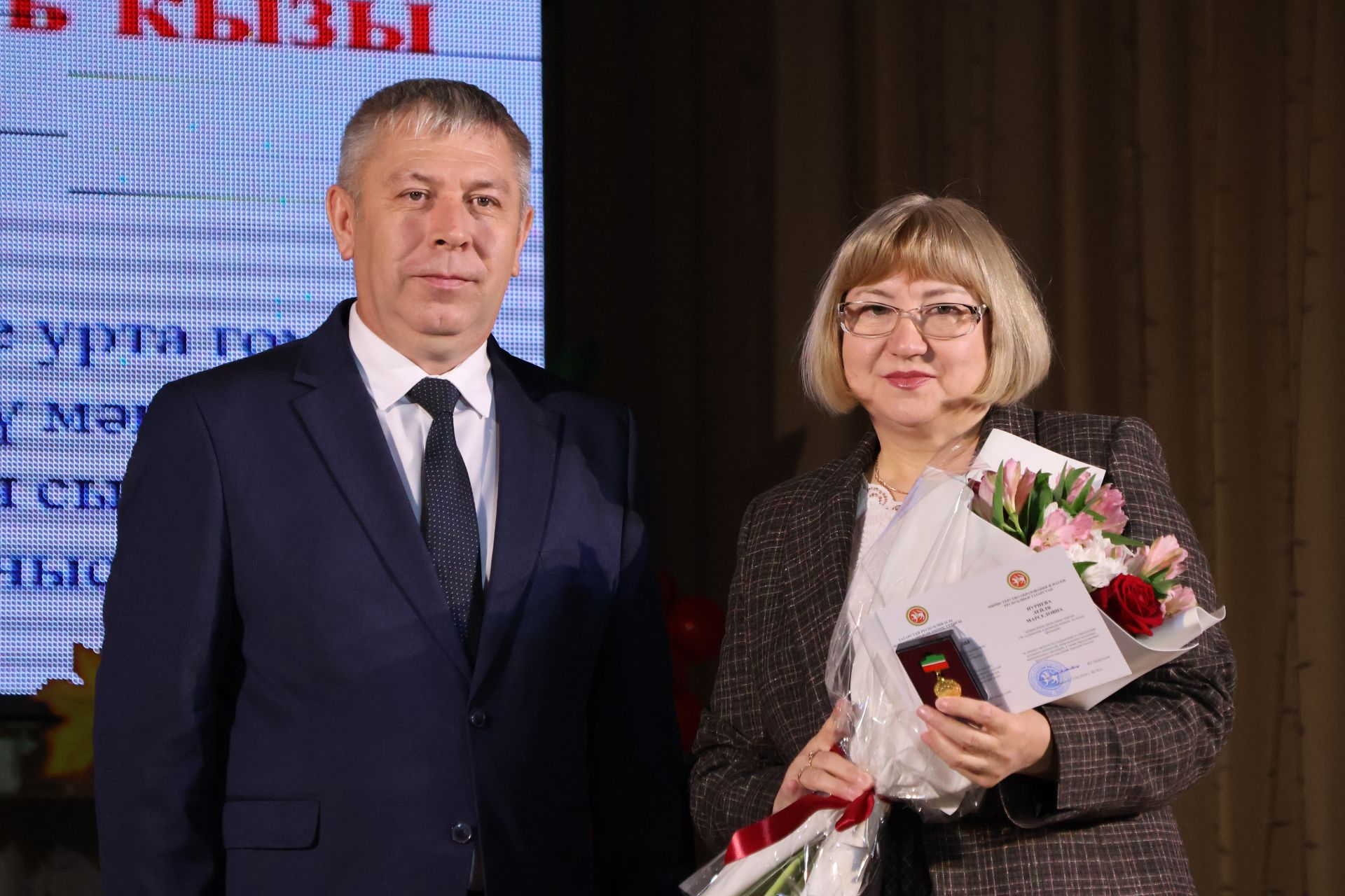 Укытучылар көненә багышланган тантанадан фоторепортаж