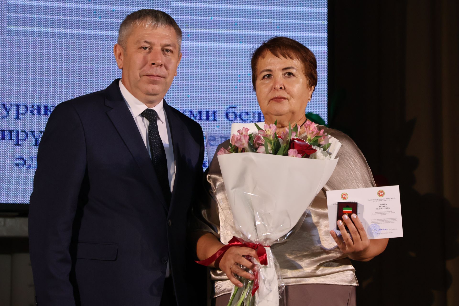Укытучылар көненә багышланган тантанадан фоторепортаж