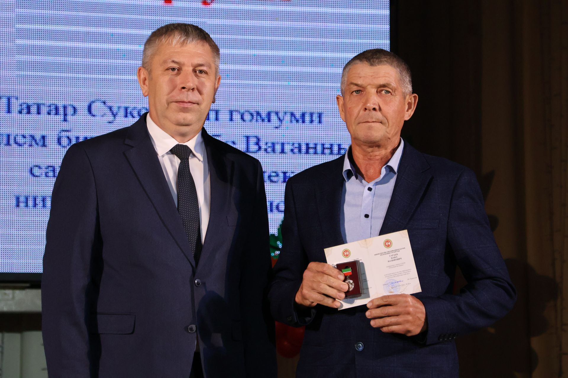 Укытучылар көненә багышланган тантанадан фоторепортаж