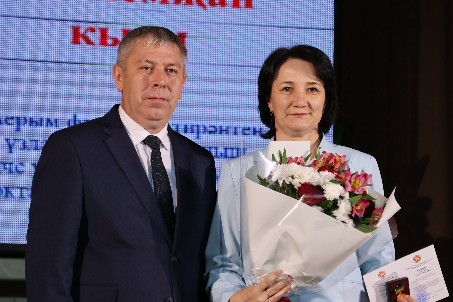Укытучылар көненә багышланган тантанадан фоторепортаж