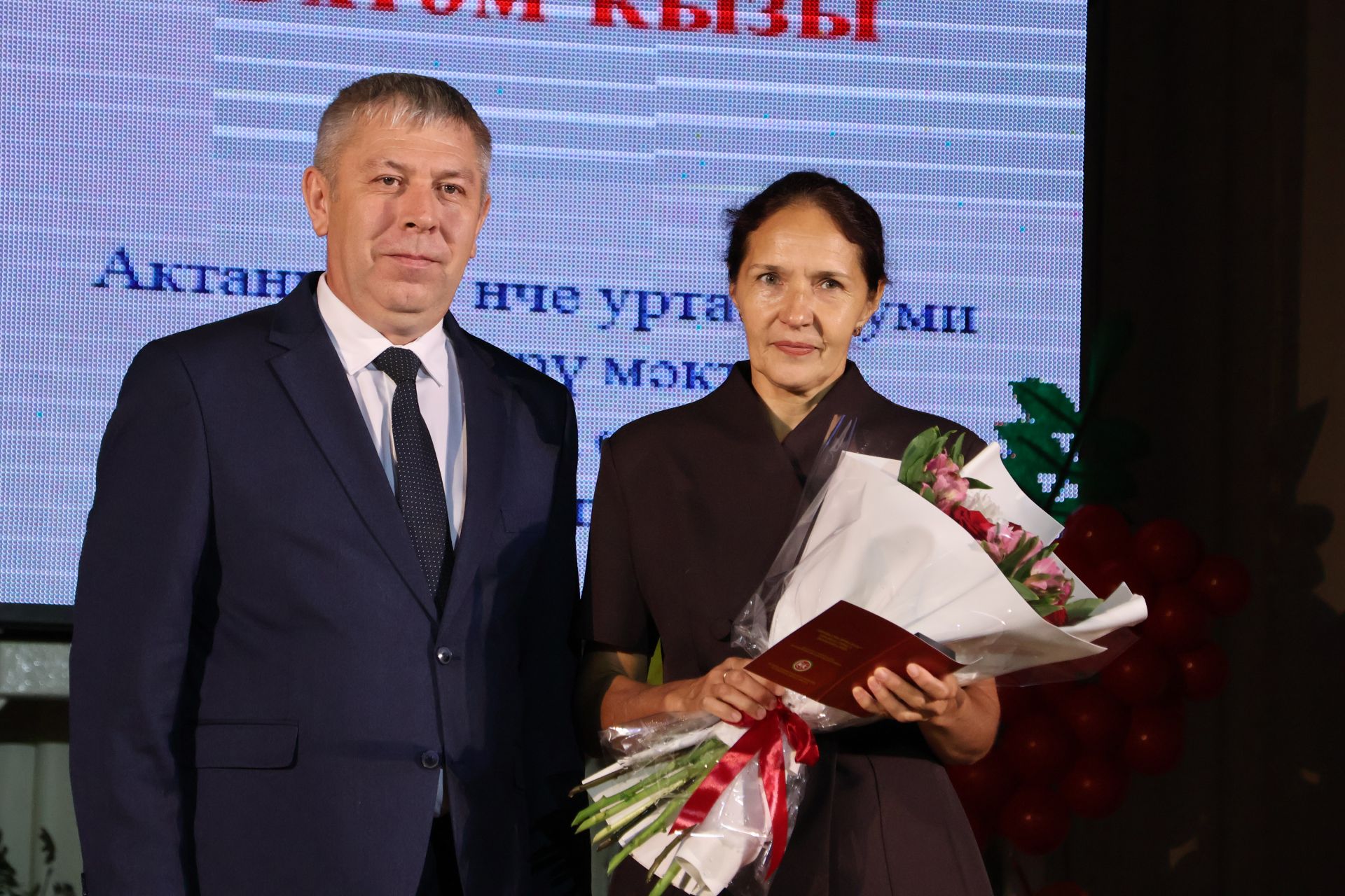Укытучылар көненә багышланган тантанадан фоторепортаж