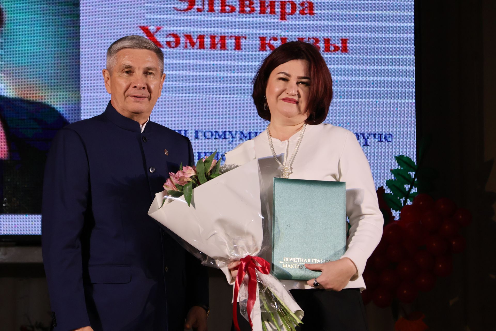 Укытучылар көненә багышланган тантанадан фоторепортаж