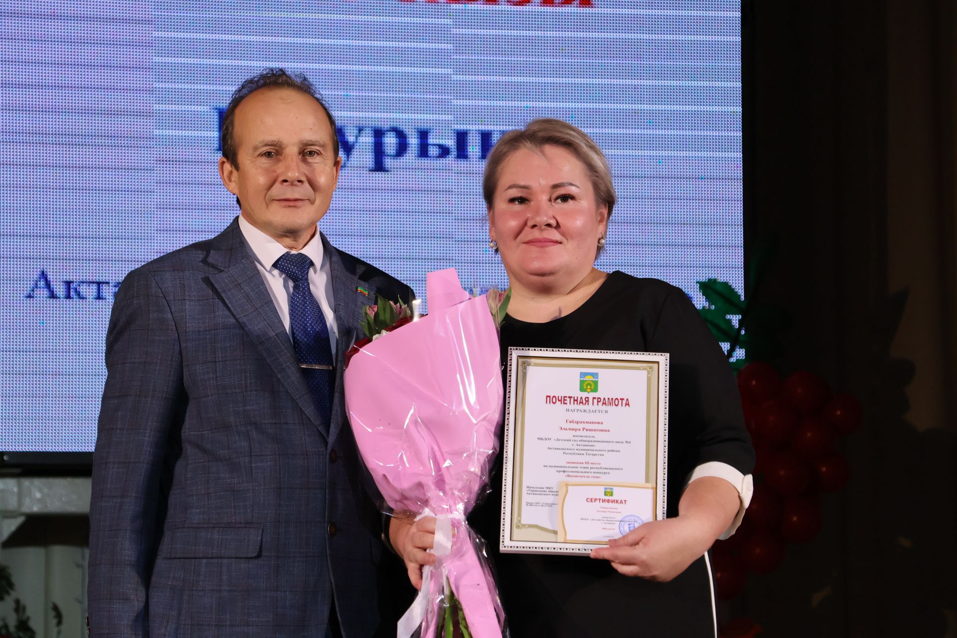 Укытучылар көненә багышланган тантанадан фоторепортаж