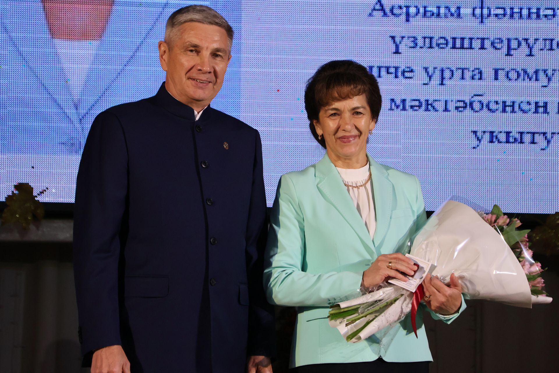 Укытучылар көненә багышланган тантанадан фоторепортаж