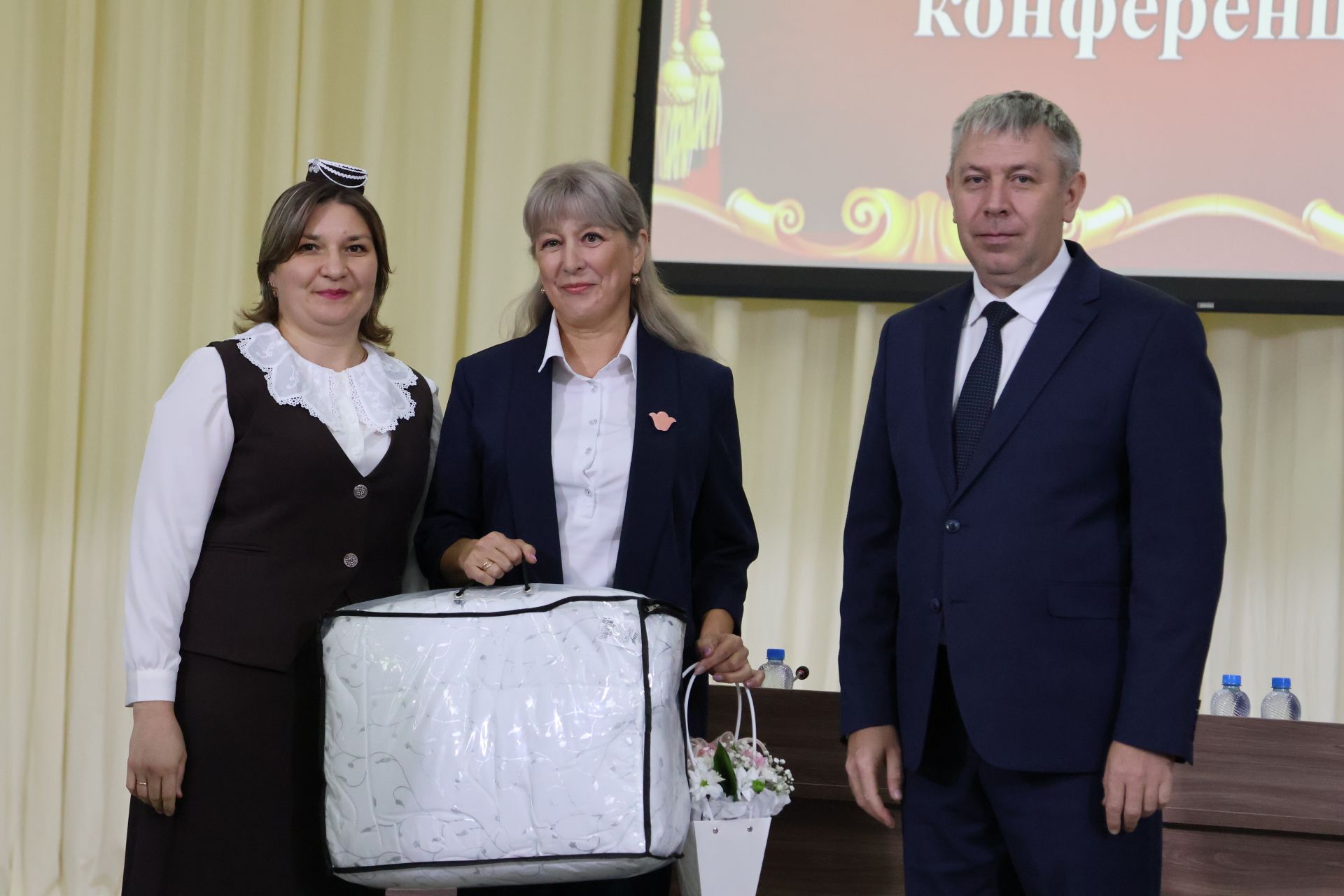 Яңа Әлемдә мәдәният хезмәткәрләре конференциясеннән фоторепортаж
