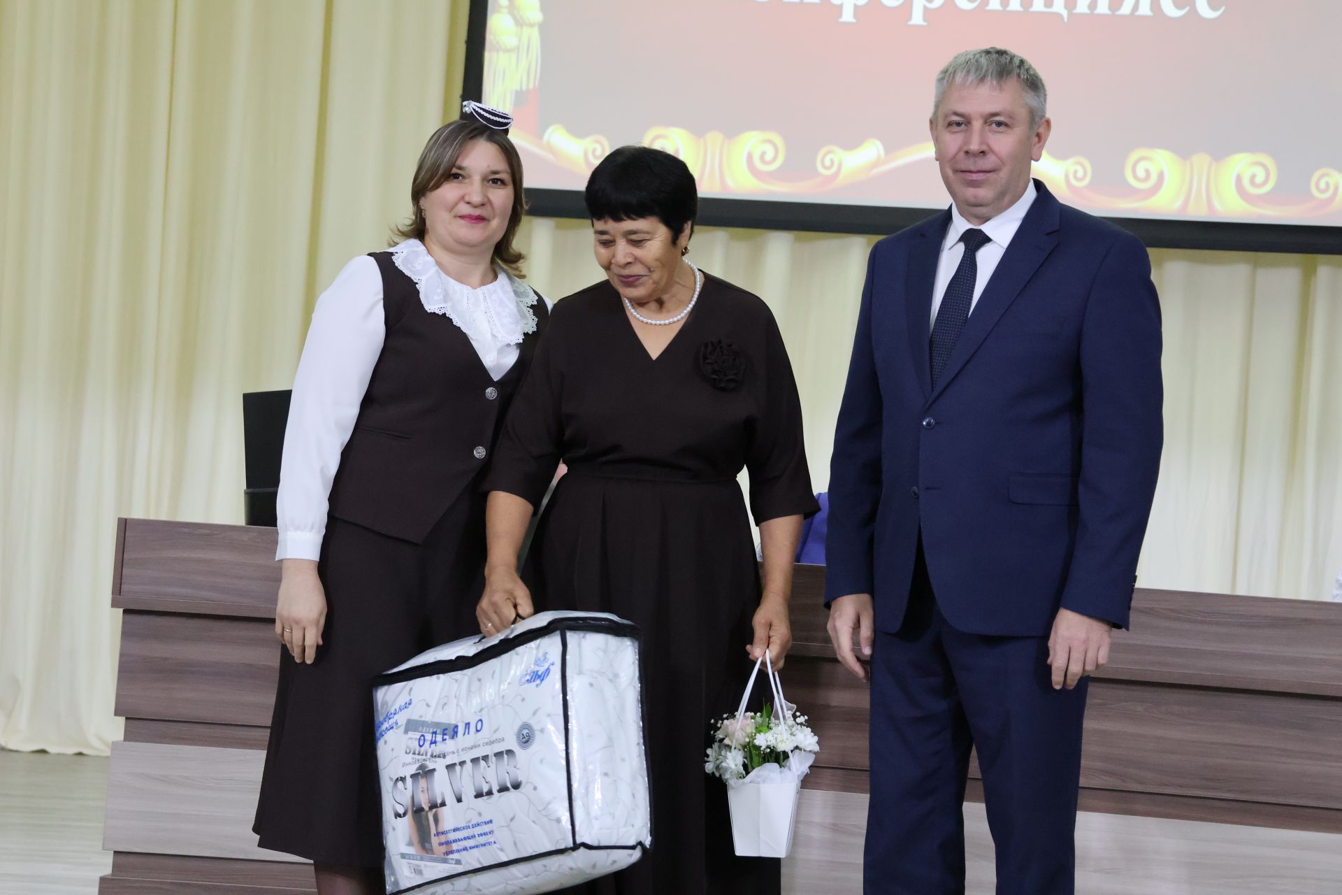 Яңа Әлемдә мәдәният хезмәткәрләре конференциясеннән фоторепортаж