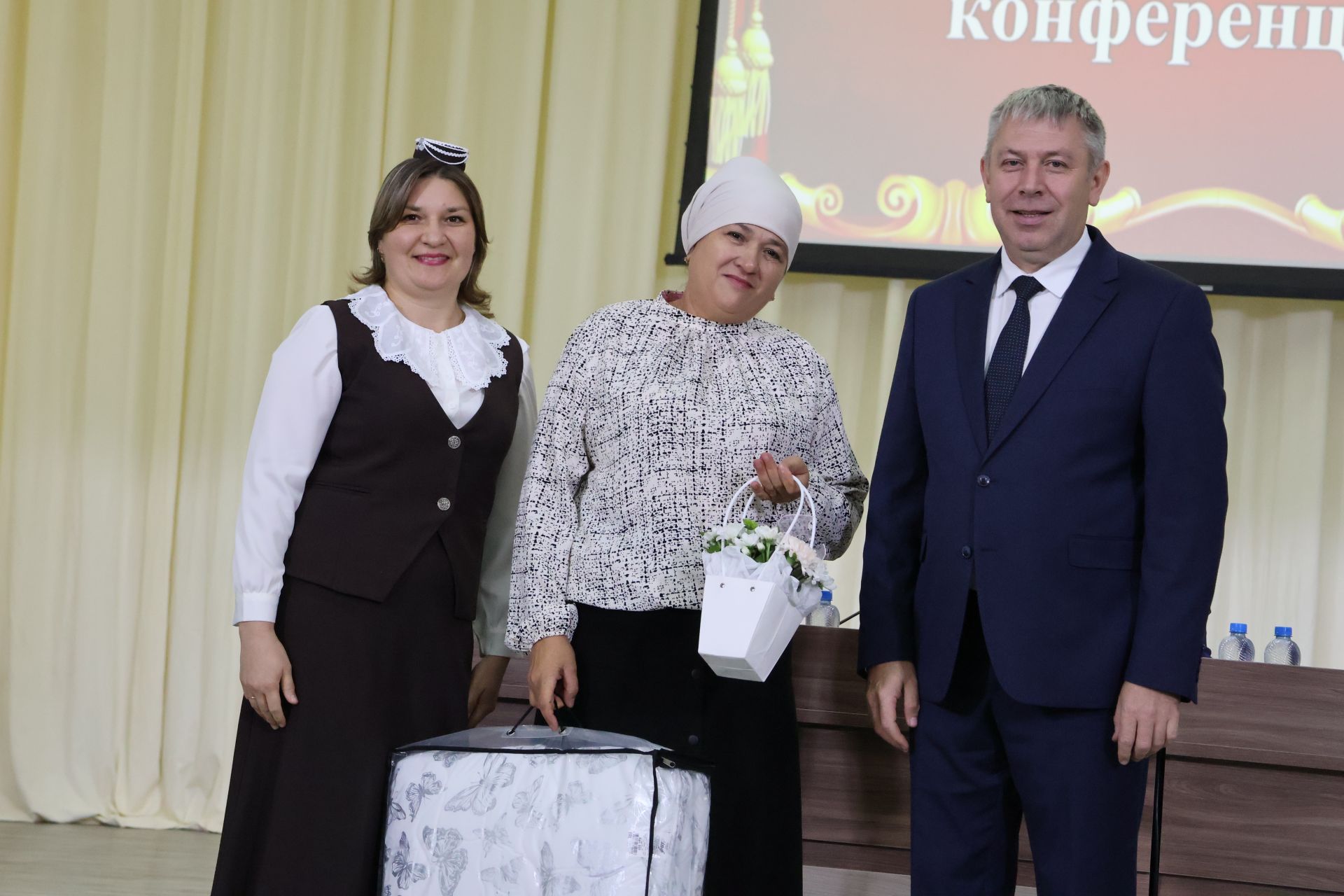 Яңа Әлемдә мәдәният хезмәткәрләре конференциясеннән фоторепортаж