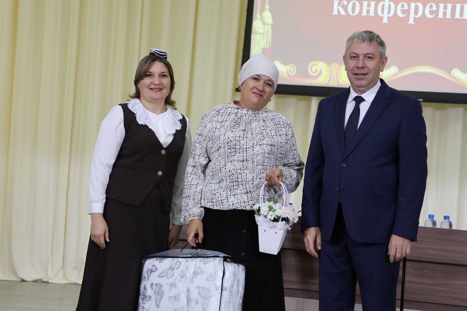 Яңа Әлемдә мәдәният хезмәткәрләре конференциясеннән фоторепортаж