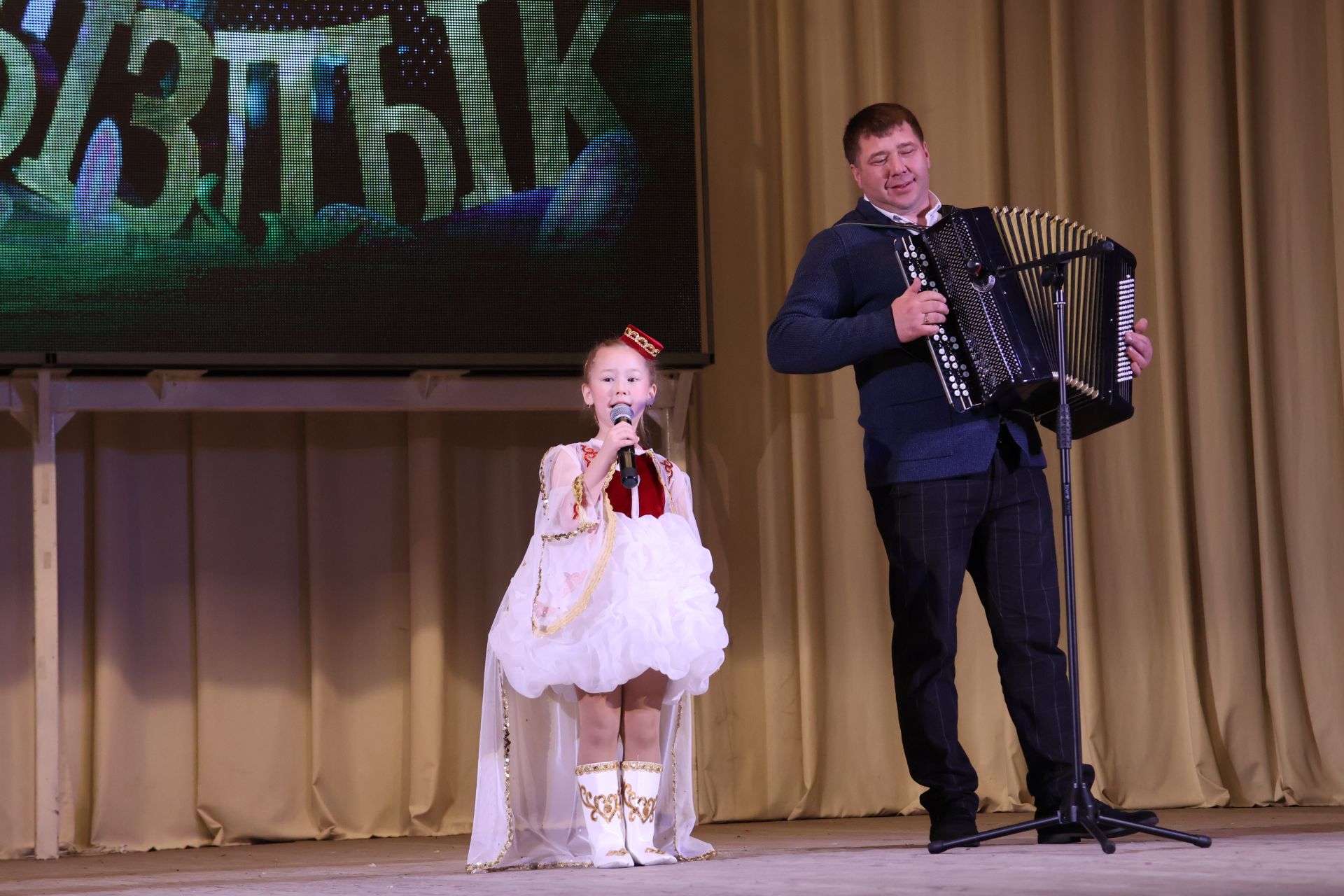Актаныш күгендә яңа йолдызлар: "Йолдызлык-2026" эстрада фестивале Гала-концертыннан безнең репортаж