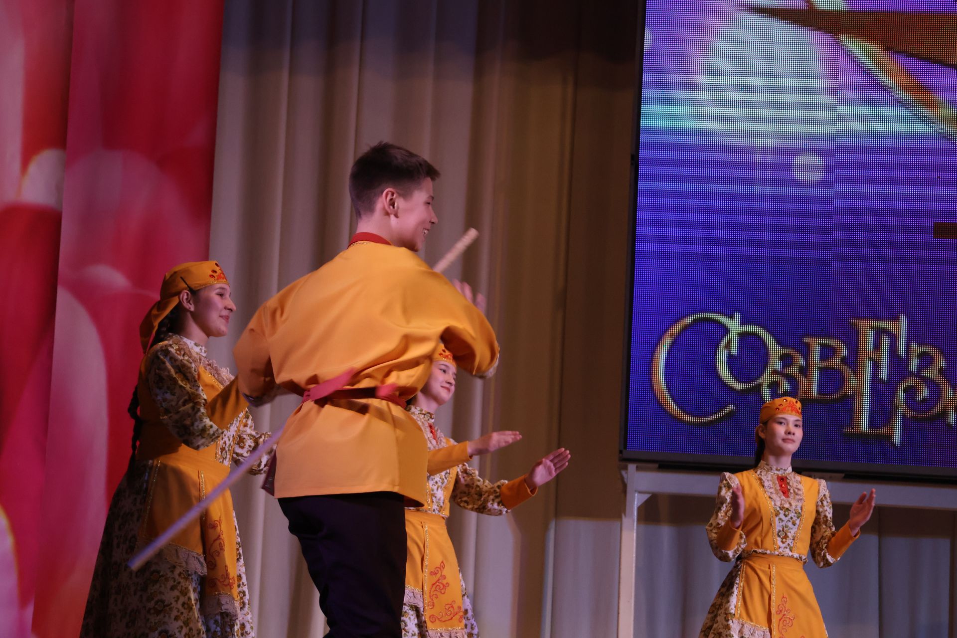 Актаныш күгендә яңа йолдызлар: "Йолдызлык-2026" эстрада фестивале Гала-концертыннан безнең репортаж