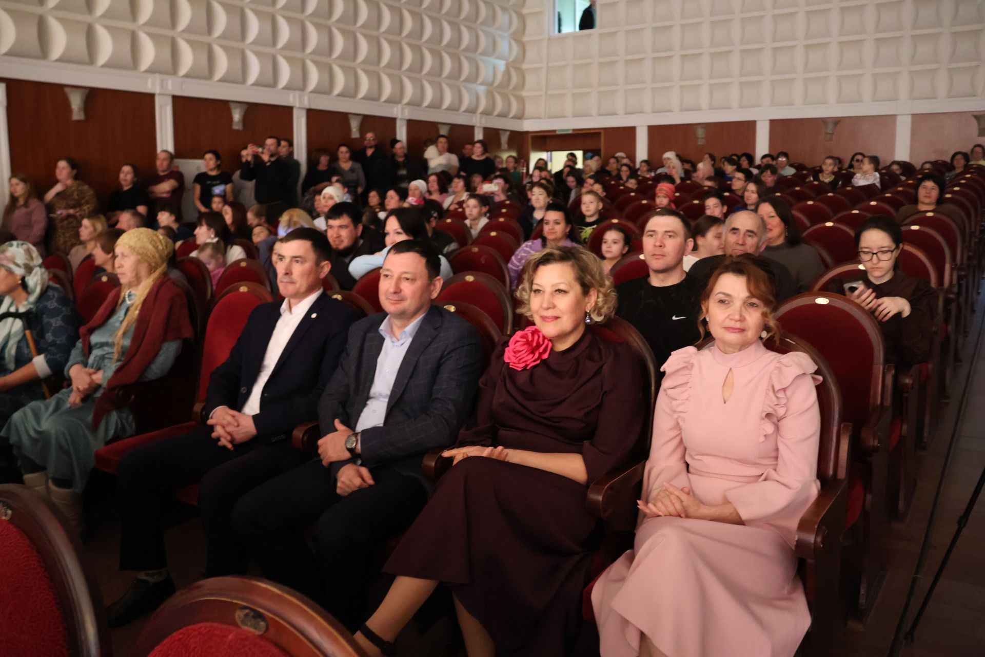 Актаныш күгендә яңа йолдызлар: "Йолдызлык-2026" эстрада фестивале Гала-концертыннан безнең репортаж