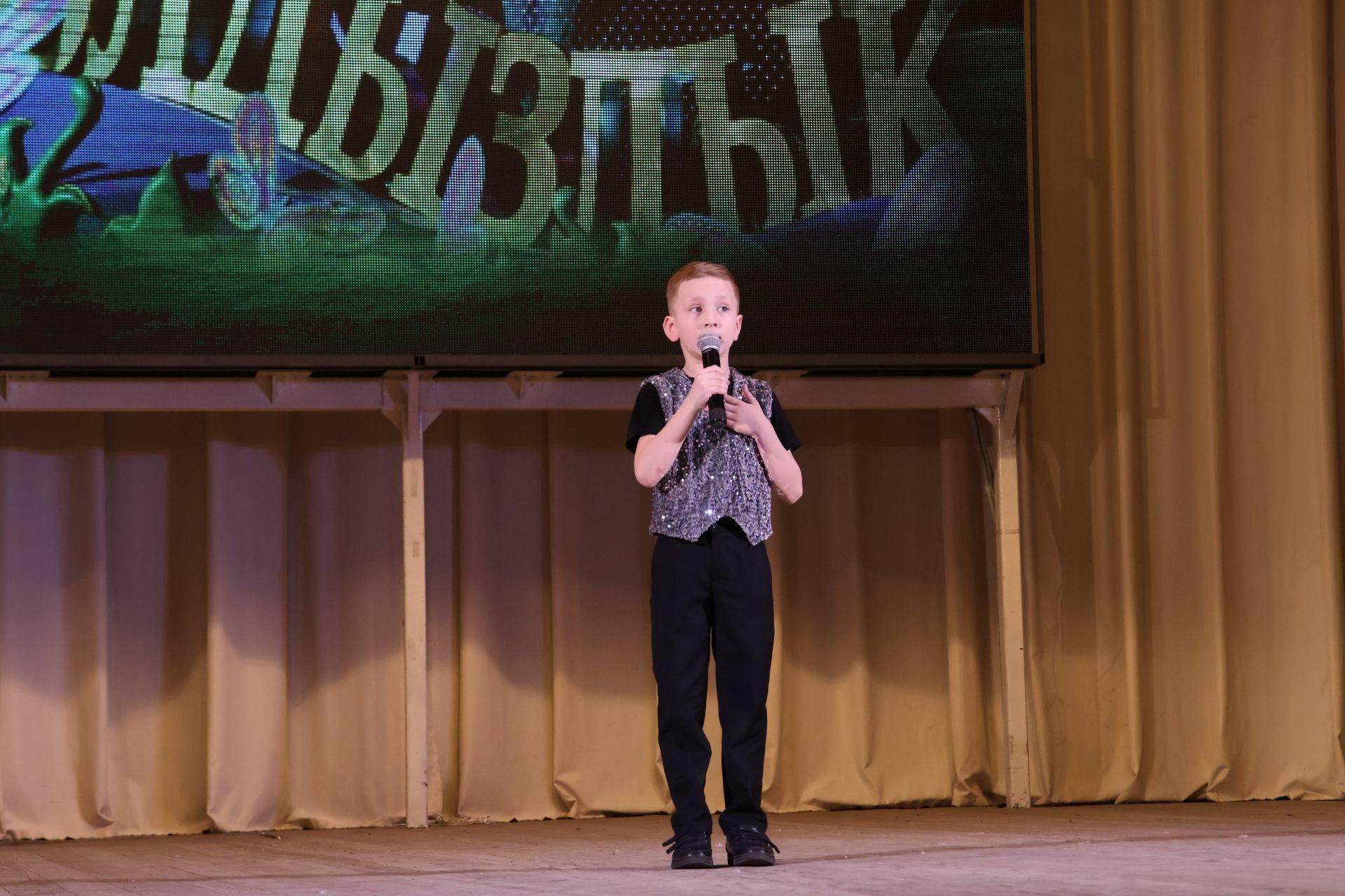 Актаныш күгендә яңа йолдызлар: "Йолдызлык-2026" эстрада фестивале Гала-концертыннан безнең репортаж