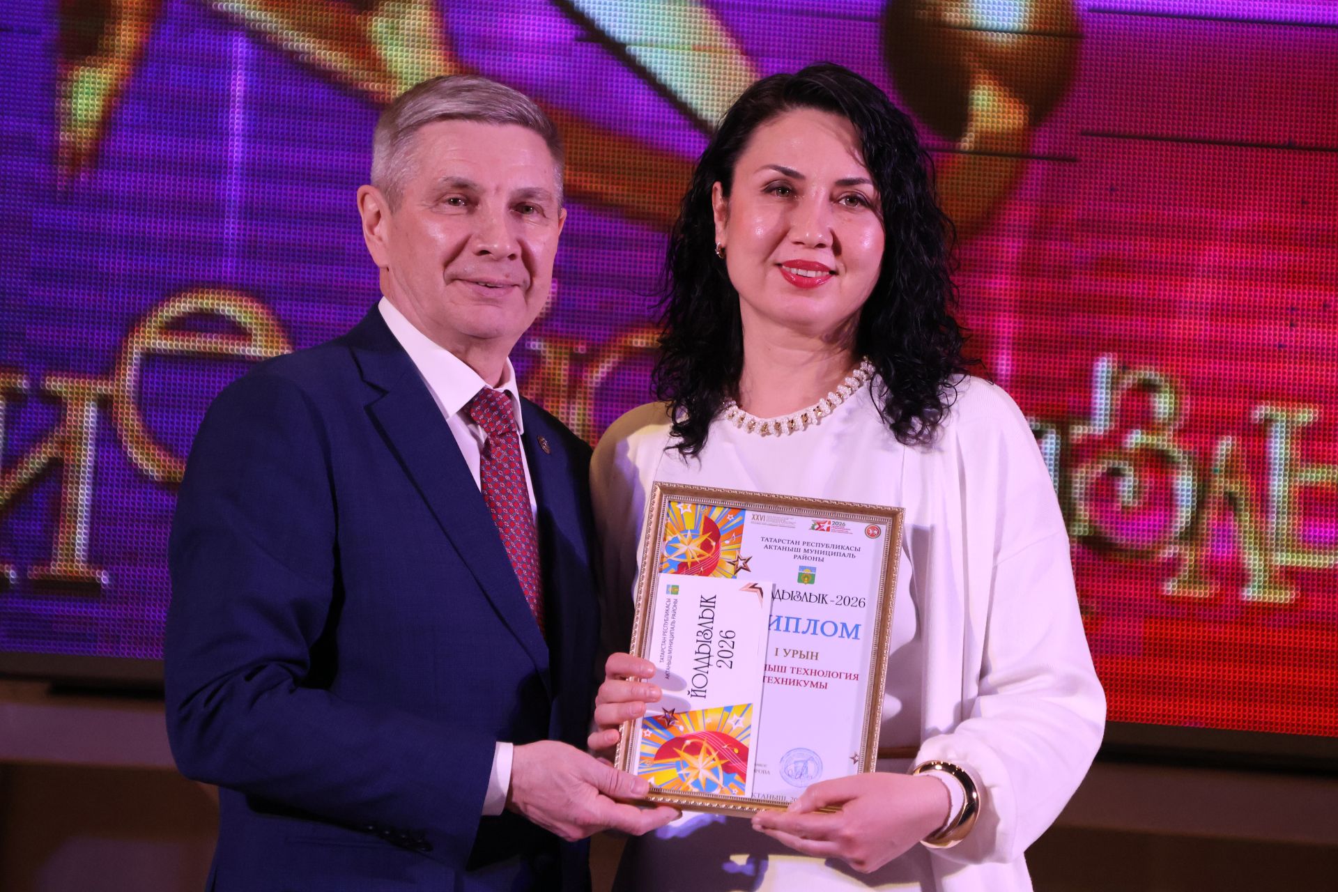 Актаныш күгендә яңа йолдызлар: "Йолдызлык-2026" эстрада фестивале Гала-концертыннан безнең репортаж