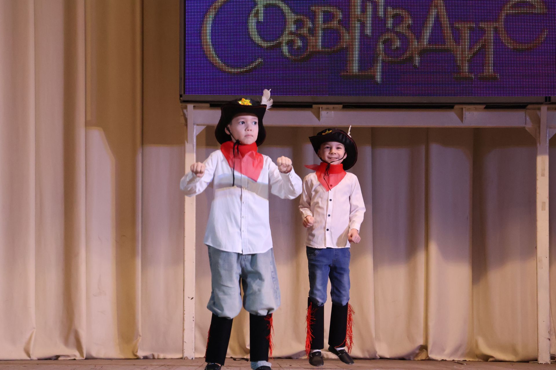 Актаныш күгендә яңа йолдызлар: "Йолдызлык-2026" эстрада фестивале Гала-концертыннан безнең репортаж