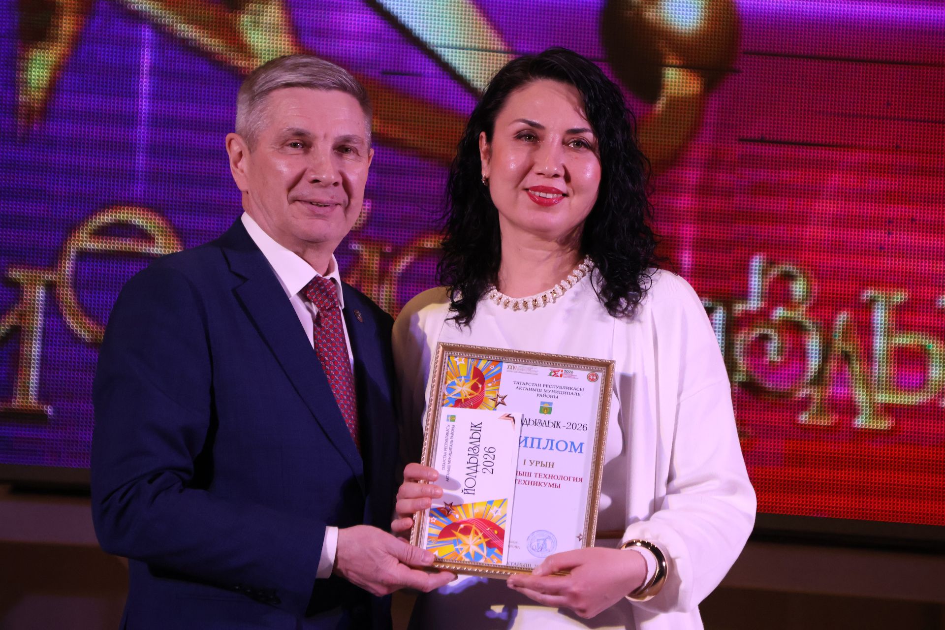 Актаныш күгендә яңа йолдызлар: "Йолдызлык-2026" эстрада фестивале Гала-концертыннан безнең репортаж