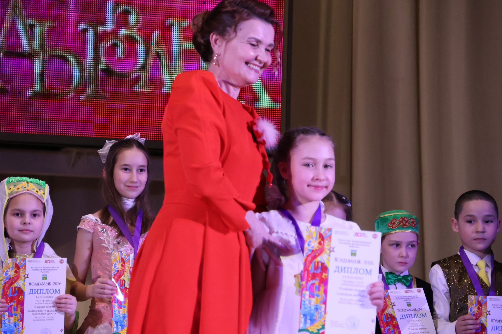 Актаныш күгендә яңа йолдызлар: "Йолдызлык-2026" эстрада фестивале Гала-концертыннан безнең репортаж