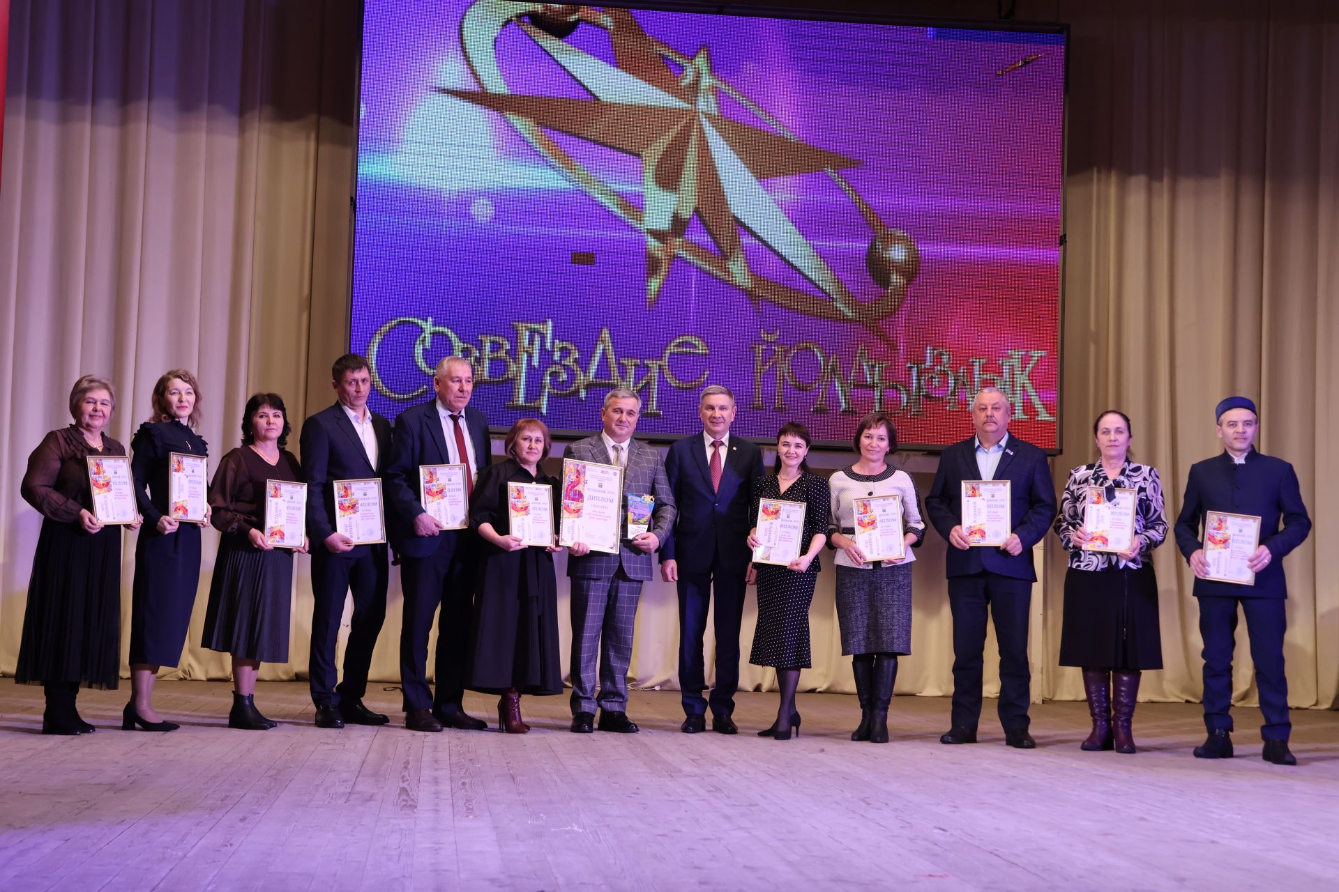 Актаныш күгендә яңа йолдызлар: "Йолдызлык-2026" эстрада фестивале Гала-концертыннан безнең репортаж
