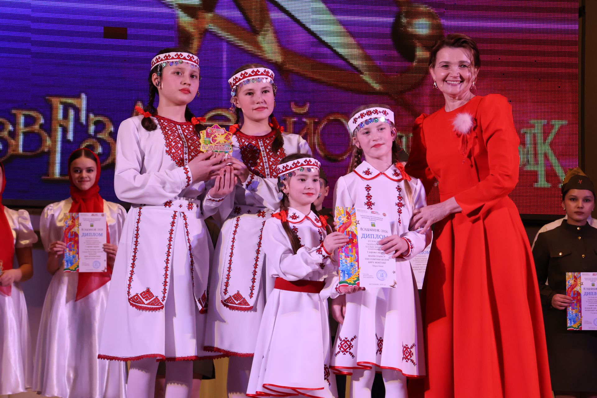 Актаныш күгендә яңа йолдызлар: "Йолдызлык-2026" эстрада фестивале Гала-концертыннан безнең репортаж