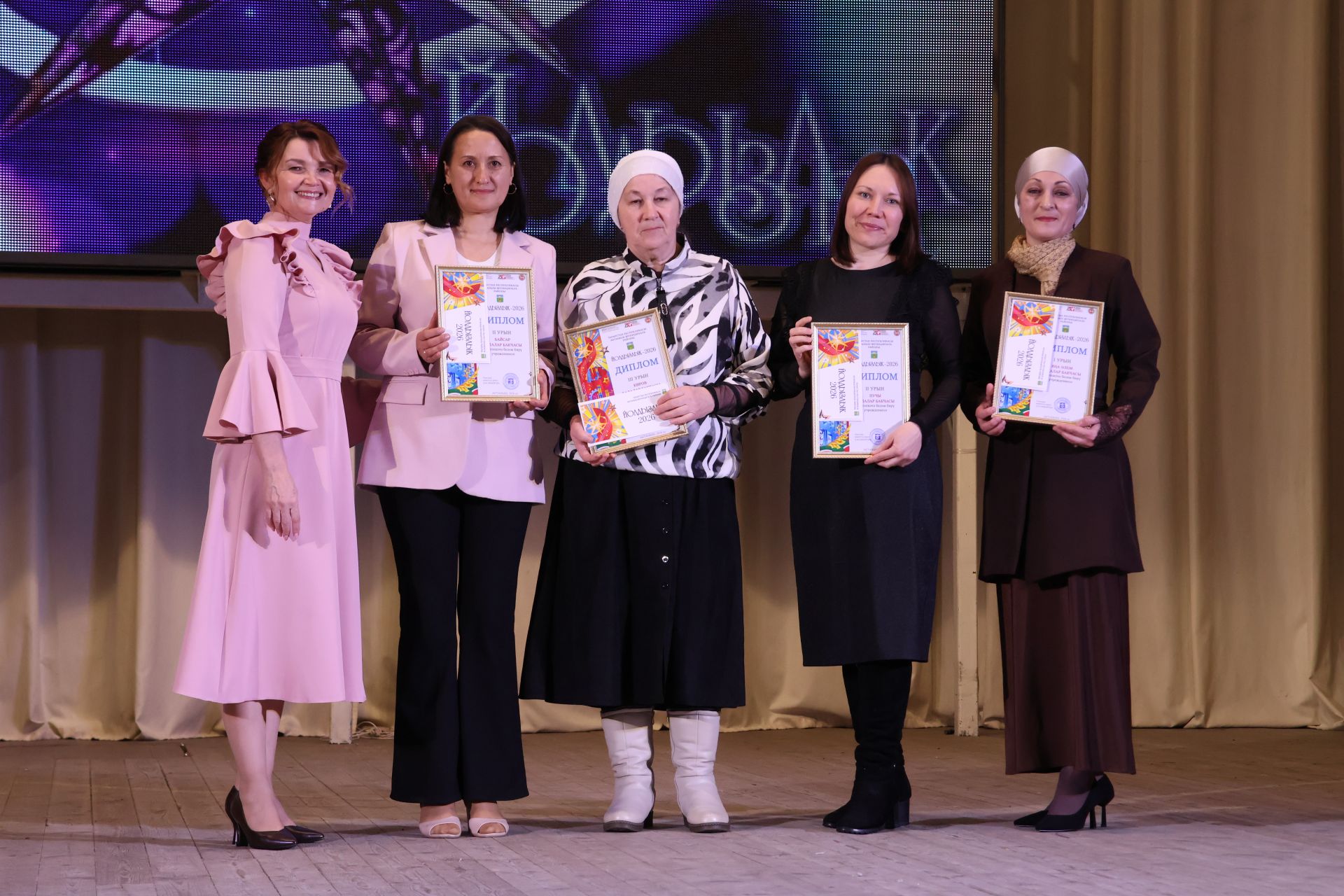 Актаныш күгендә яңа йолдызлар: "Йолдызлык-2026" эстрада фестивале Гала-концертыннан безнең репортаж