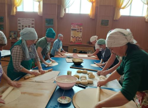 Кировлылар махсус хәрби операциядәге якташларыбызга коры ашлар өчен токмач кисә