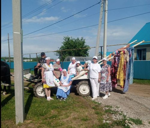 Пучы авылы халкы Сабантуй батырларына бүләк җыйды