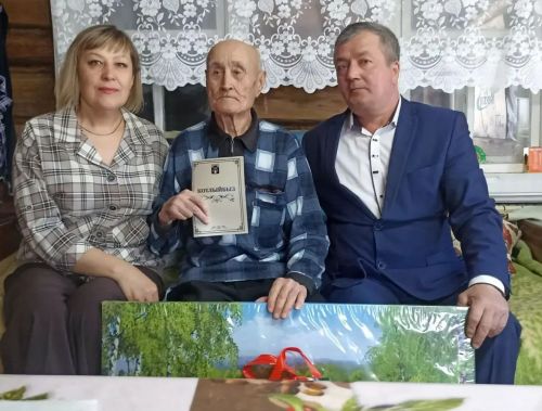 Адай авылында гомер бәйрәме: Фәнзур Флүн улы Флүновка — 90 яшь