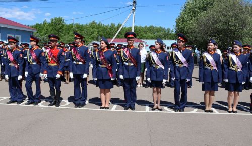 Соңгы кыңгырау бәйрәменнән безнең репортаж: Кадетларны олы тормыш юлына озаттылар