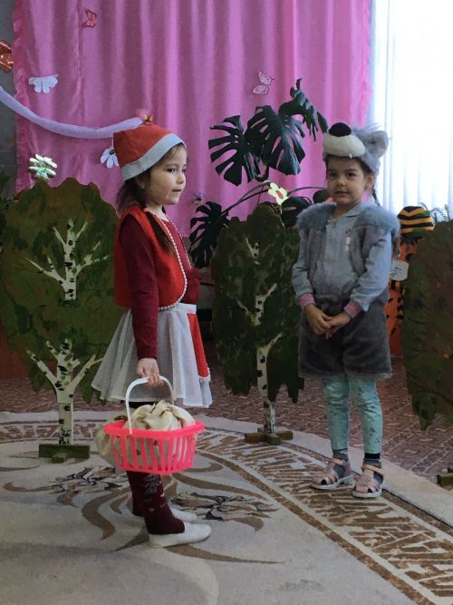 Иске Сәфәр балалар бакчасына йөрүче нәниләр Шарль Перрога багышланган әдәби кунакханәдә булдылар