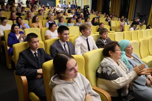 «Ак күгәрчен» хәйрия концертыннан кергән акчалар авыр яралыларга медикаментлар алу өчен тотылачак (фотолар, видео)