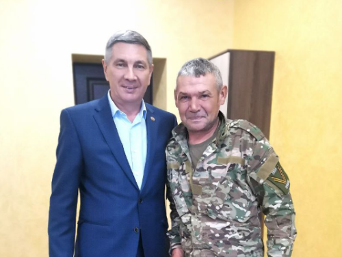 МХОдан яраланып кайткан Актаныш егетен районыбыз башлыгы госпитальгә урнаштырды