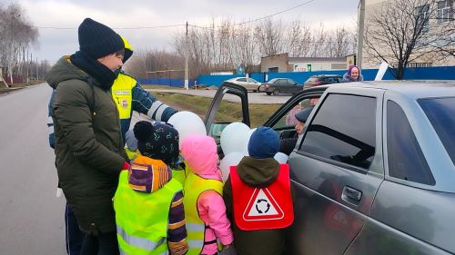 Юл фаҗигаләрендә һәлак булучыларны искә алабыз: Яңа Әлем бакчасы нәниләре акциягә кушылды