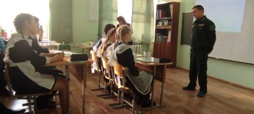 Аккүз мәктәбендә тормыш иминлеге нигезләре укытучылары башлангыч хәрби әзерлекне оештыру буенча киңәшмәгә җыелды
