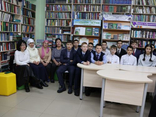 Әниләр көне алдыннан Фәймә Зәйнуллинаның «Дөнья ямьле булсын өчен Әни кирәк» китабын тәкъдим иттеләр