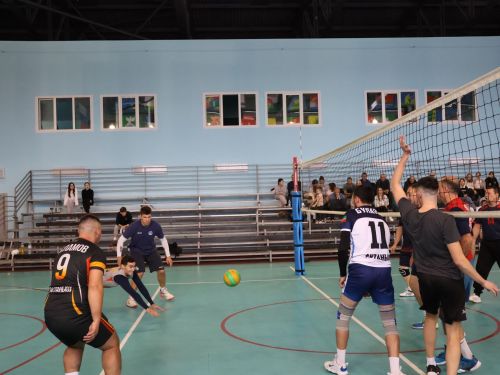 Актаныш волейболчылары Рушат Гыйльмуллин кубогын үзебездә калдырды (фотолар)