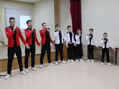 ЮХИДИның пропаганда бүлеге җитәкчеләре балалар иҗат үзәгендә түгәрәк өстәл янында сөйләште