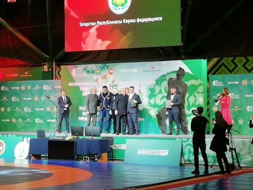 Райондашыбыз Илфир Әнвәров яшьләр белән эшләүче иң яхшы тренер буларак бүләкләнде