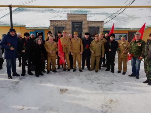 ХАТ КИЛДЕ ПОЧТАГА: Караталда Әфган һәм Чечня яугирләре белән матур кичә