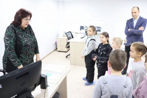 БЕЗДӘ КУНАКТА: Иске Богады мәктәбе укучылары редакция эше белән танышты