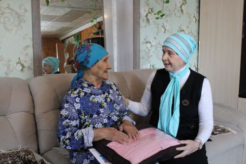 Башкарма комитет җитәкчесе урынбасары Дилбәр Әнвәрова Рәшидә Кәримованы 95 яшьлек юбилее белән котлады (фото һәм видео)