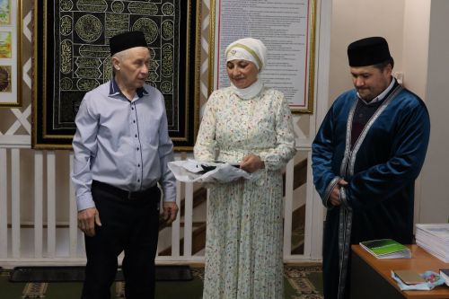 СӨБХАНАЛЛАҺ: “Бүләк” мәчете мәдрәсәсеннән 11 мөслимә таныклыкка ия булды