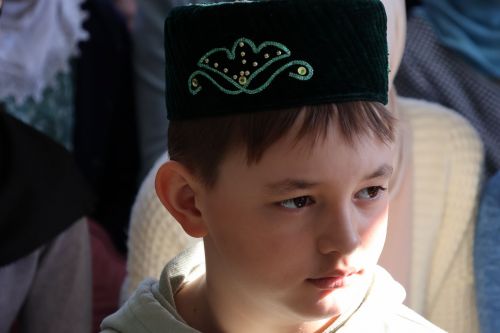 БАЛАЛАР ДИНГӘ ТАРТЫЛА, НАМАЗ УКЫРГА ЯРАТА