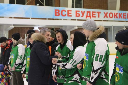 БҮГЕНГЕ ХОККЕЙ ТУРНИРЫННАН РЕПОРТАЖ: КӨЧЛЕ УЕН КҮРСӘТТЕЛӘР ХОККЕЙЧЫЛАР