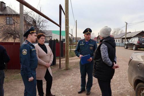 Янгын сагы хезмәткәрләре Уразай һәм Такталачык авылы халкы белән профилактик әңгәмә үткәрде