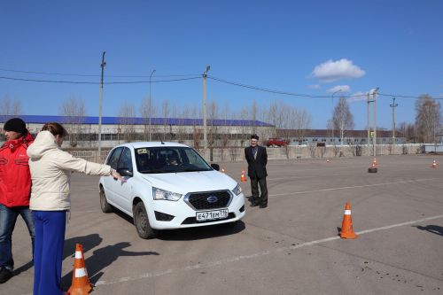 Мөмкинлекләре чикләнмәгән аларның- райондашларыбыз автомобиль йөртүдә осталыкларын сынады  (фотолар)