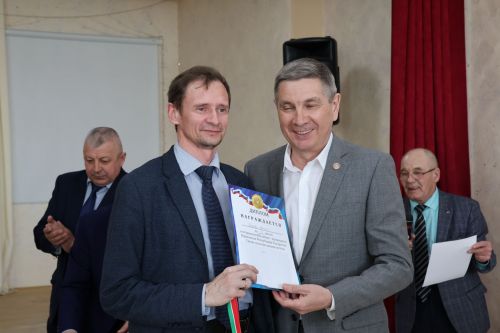 Наил Мөхәммәтҗанов истәлегенә оештырылган шахмат ярышында Актанышның ике командасы беренче урынны яулады (фоторепортаж)