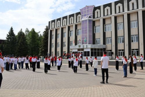 Пионериянең туган көненә багышланган бәйрәмнән безнең фоторепортаж
