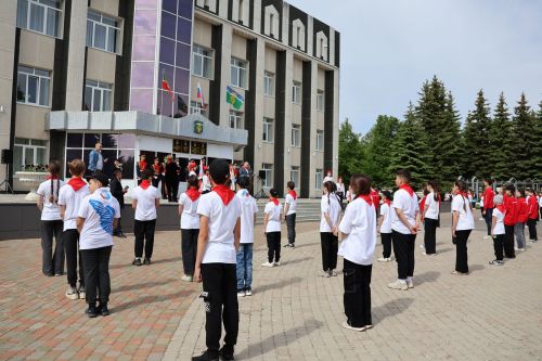 Пионериянең туган көненә багышланган бәйрәмнән безнең фоторепортаж