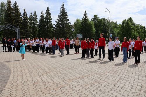 Пионериянең туган көненә багышланган бәйрәмнән безнең фоторепортаж