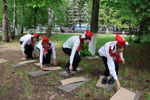 Пионериянең туган көненә багышланган бәйрәмнән безнең фоторепортаж