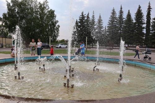 Ленар Зарипов махсус хәрби операциядән ялга кайткан районыбызның алдынгы эшмәкәрен хөрмәтләде (фотолар)
